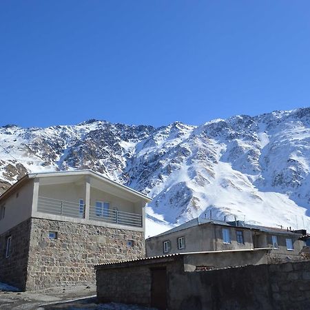 Guest House Qubi Stepancminda Exteriér fotografie