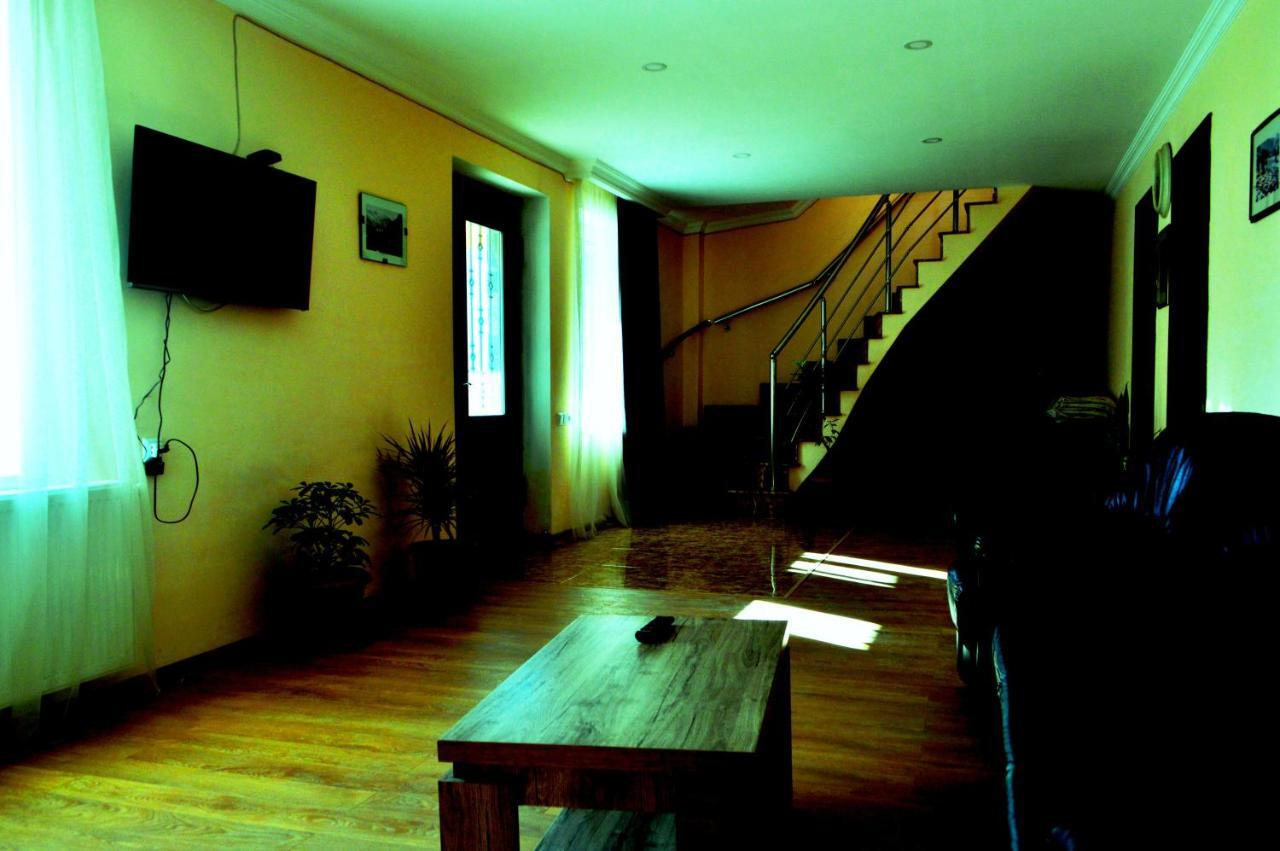 Guest House Qubi Stepancminda Exteriér fotografie